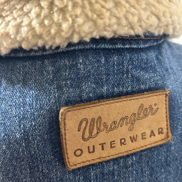 Wrangler Blue Denim Vest with Cream Sherpa Collar - Picture 2 of 5